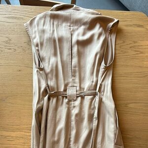 Elie Tahari Tan Lightweight Trench Coat